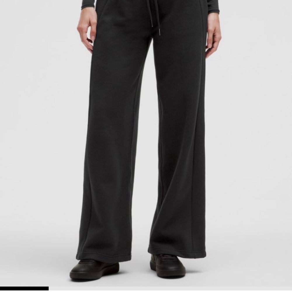 Scuba Mid-Rise Wide-Leg Pant short